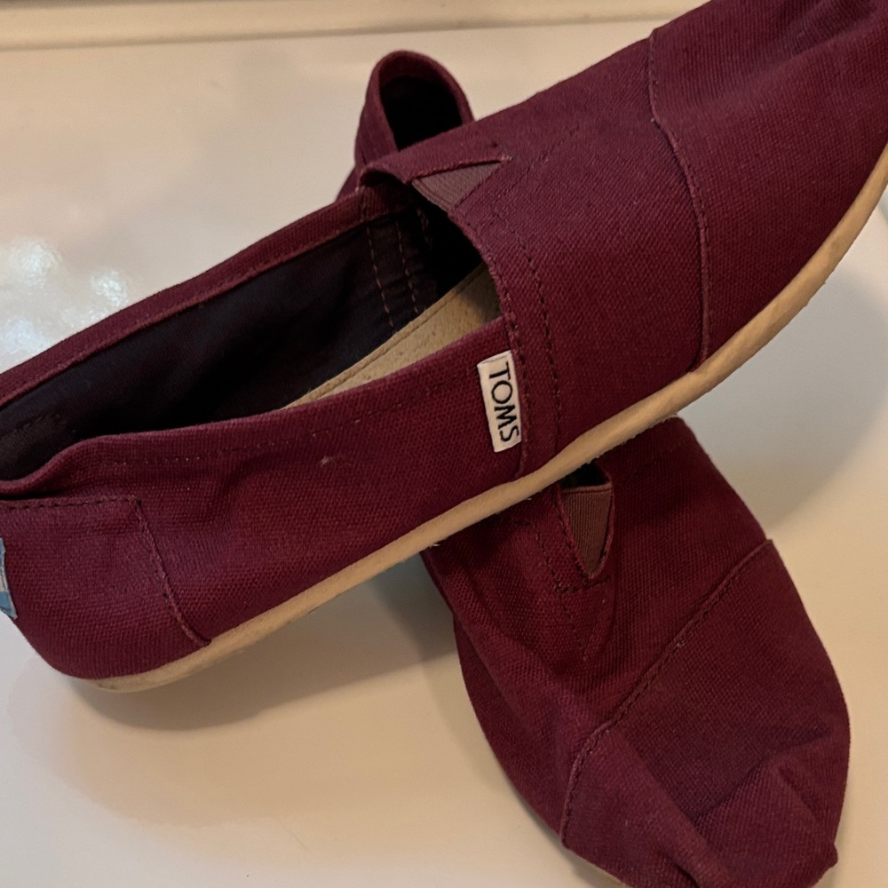 TOMS Women's Deep Red Canvas Flats